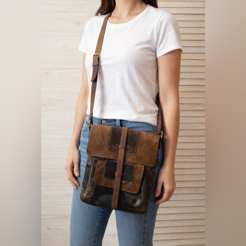 CeCe Brown Leather Crossbody Bag Distressed Vintage Style Adjustable Strap Boho